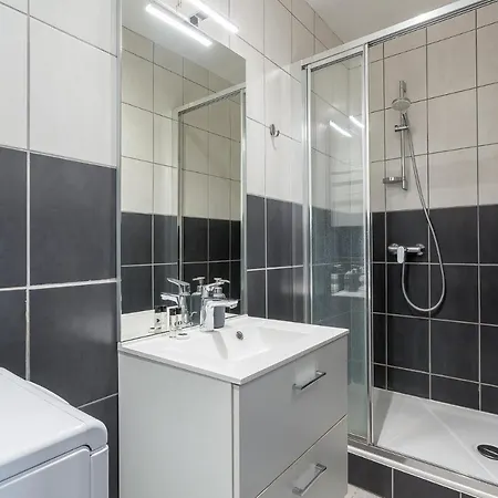 Automatic Check-in - Modern Flat In The City Center 아파트